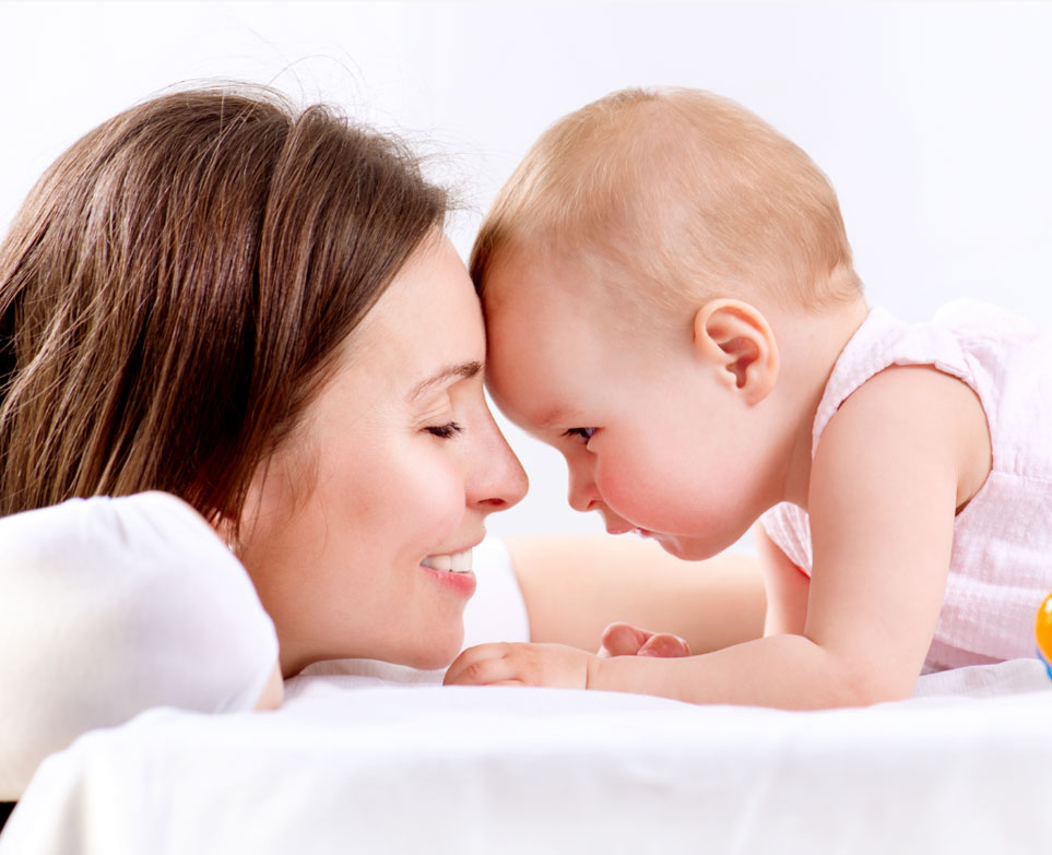 3 tháng tuổi trẻ có thể giao tiếp với mẹ qua ánh mắt và nụ cười